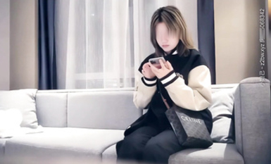 LOVE小天探花棒球服短發萌妹子啪啪，脫掉衣服花臂紋身看不出社會人，腰細胸大側入妹子被操哭了1080修復