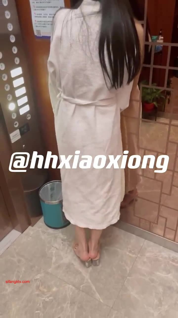 【極品女神重磅核彈】超級清純女神『小熊BB』最新頂級私拍 無可挑剔的清純氣質反差婊各種啪操 如此尤物操就完事 (25)