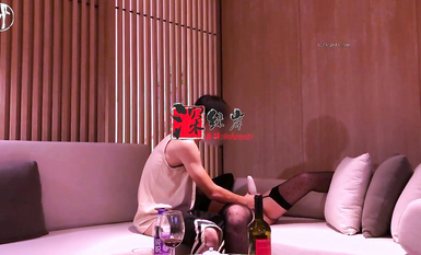 超淫母狗人妻『深綠岸』全新淫亂雙飛-騷妻和綠帽老公調教3P黑絲閨蜜  (1)