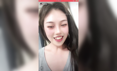 最新《瘋狂抖音》外篇之《抖音擦邊》眾女神直播中各種閃現走光刷邊 露毛露屁 凸點誘惑 (32)