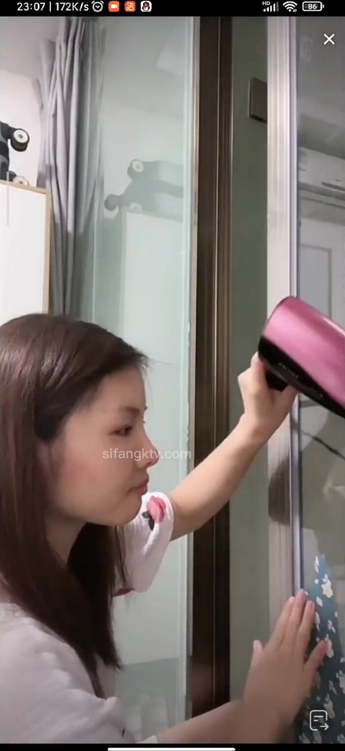 最新《瘋狂抖音》外篇之《抖音擦邊》眾女神直播中各種閃現走光刷邊 露毛露屁 凸點誘惑 (120)