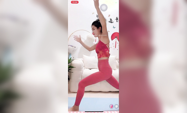 最新《瘋狂抖音》外篇之《抖音擦邊》眾女神直播中各種閃現走光刷邊 露毛露屁 凸點誘惑 (136)