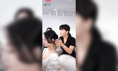 最新《瘋狂抖音》外篇之《抖音擦邊》眾女神直播中各種閃現走光刷邊 露毛露屁 凸點誘惑 (131)