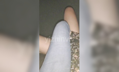 推特女神『大婊姐』深情解說每一個淫亂不堪的故事_當著老公面被他朋友無套插入的三人大戰 (15)