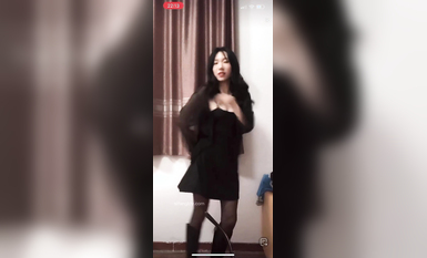 最新《瘋狂抖音》外篇之《抖音擦邊》眾女神直播中各種閃現走光刷邊 露毛露屁 凸點誘惑 (106)