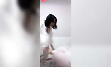 最新《瘋狂抖音》外篇之《抖音擦邊》眾女神直播中各種閃現走光刷邊 露毛露屁 凸點誘惑 (2)