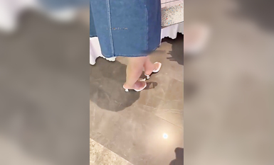 色膽包天頂臀系列-頂寵物展雙馬尾情侶（拍裙底）