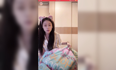 最新《瘋狂抖音》外篇之《抖音擦邊》眾女神直播中各種閃現走光刷邊 露毛露屁 凸點誘惑 (102)