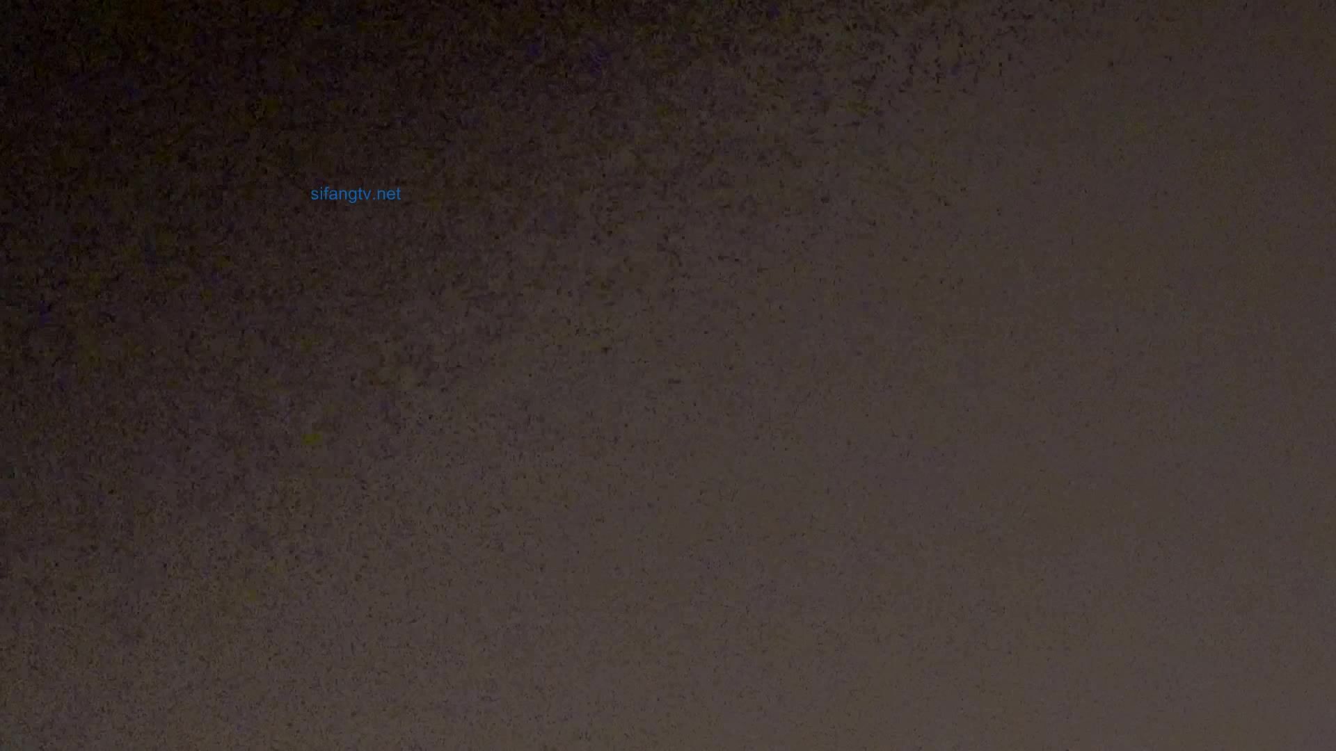 作死廁拍大神 商場美食層蹲守公共女衛連續偸拍多位小姐姐方便 (4)