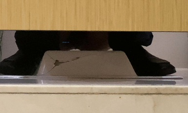 作死廁拍大神 商場美食層蹲守公共女衛連續偸拍多位小姐姐方便 (3)