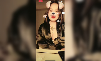 最新《瘋狂抖音》外篇之《抖音擦邊》眾女神直播中各種閃現走光刷邊 露毛露屁 凸點誘惑 (30)