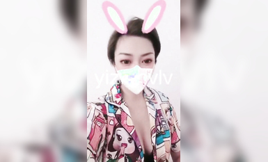 推特女神『大婊姐』深情解說每一個淫亂不堪的故事_當著老公面被他朋友無套插入的三人大戰 (2)