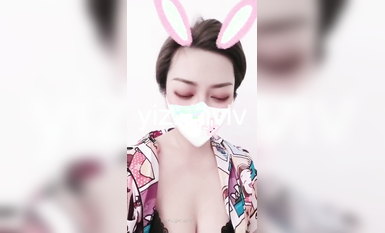 推特女神『大婊姐』深情解說每一個淫亂不堪的故事_當著老公面被他朋友無套插入的三人大戰 (2)