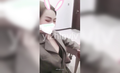 推特女神『大婊姐』深情解說每一個淫亂不堪的故事_當著老公面被他朋友無套插入的三人大戰 (7)