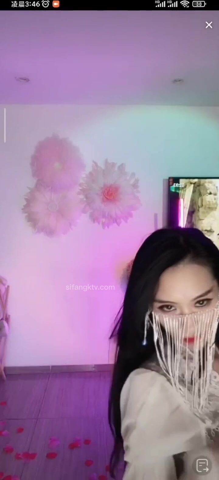 最新《瘋狂抖音》外篇之《抖音擦邊》眾女神直播中各種閃現走光刷邊 露毛露屁 凸點誘惑 (150)