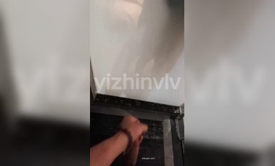 推特女神『大婊姐』深情解說每一個淫亂不堪的故事_當著老公面被他朋友無套插入的三人大戰 (11)