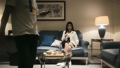 溫柔的姐姐，長腿包臀裙坐在身上調調情，舔屌口交翹起屁股後入抽插猛操。