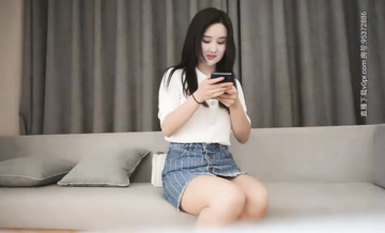 約了個白衣甜美妹子，長得很不錯的，口交舔弄上位騎坐近距離特寫，大力猛操呻吟嬌喘