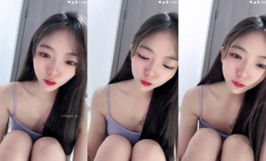 長腿嫩足顏值小母狗，連體黑絲透視裝，嫩足展示淫語挑逗，跪地自慰各種道具深插騷穴 (28)