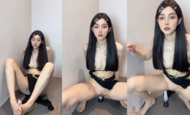 【童顏巨乳】小騷貨插穴自慰_足交騎乘假陽具