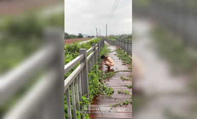 推特極品反差婊『小妮子』攜雙閨蜜極限露出 戶外全裸 野戰跪舔 黑絲啪啪 高清xiaonizi第二彈 (11)