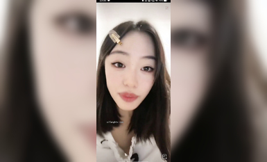 最新《瘋狂抖音》外篇之《抖音擦邊3》顏值主播直播各顯神通 閃現 走光露點 刷邊PK (145)