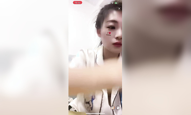 最新《瘋狂抖音》外篇之《抖音擦邊2》顏值主播各顯神通 閃現走光 刷邊尿尿熱舞 扣逼漏奶 (93)