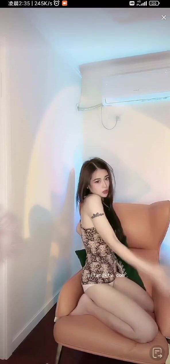 最新《瘋狂抖音》外篇之《抖音擦邊2》顏值主播各顯神通 閃現走光 刷邊尿尿熱舞 扣逼漏奶 (138)