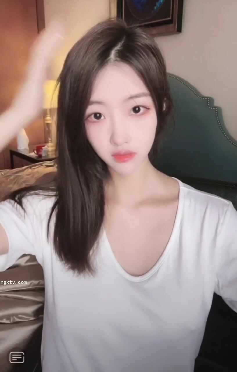 最新《瘋狂抖音》外篇之《抖音擦邊2》顏值主播各顯神通 閃現走光 刷邊尿尿熱舞 扣逼漏奶 (177)