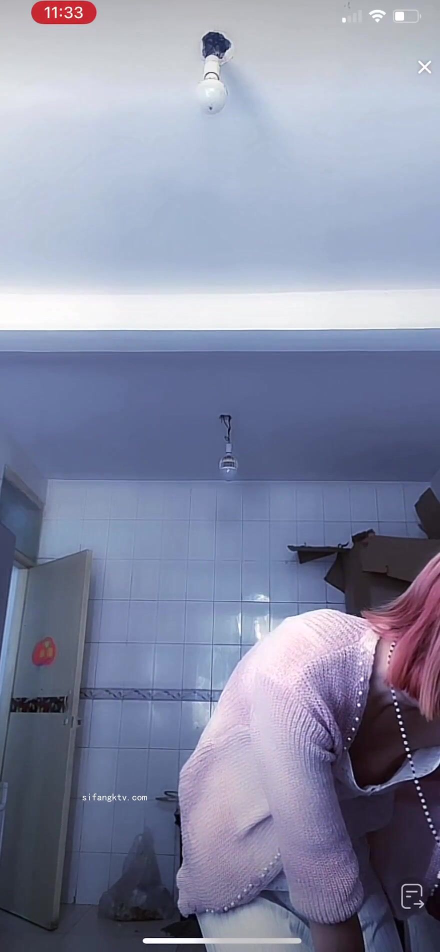 最新《瘋狂抖音》外篇之《抖音擦邊2》顏值主播各顯神通 閃現走光 刷邊尿尿熱舞 扣逼漏奶 (117)