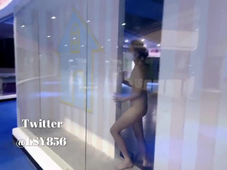 五個極品身材蘿莉反差露出萌妹 公路啪啪 戶外野戰 餐廳露出 絕版資源 極品反差【李淑怡】公路啪啪 公園露出 餐廳 (23)