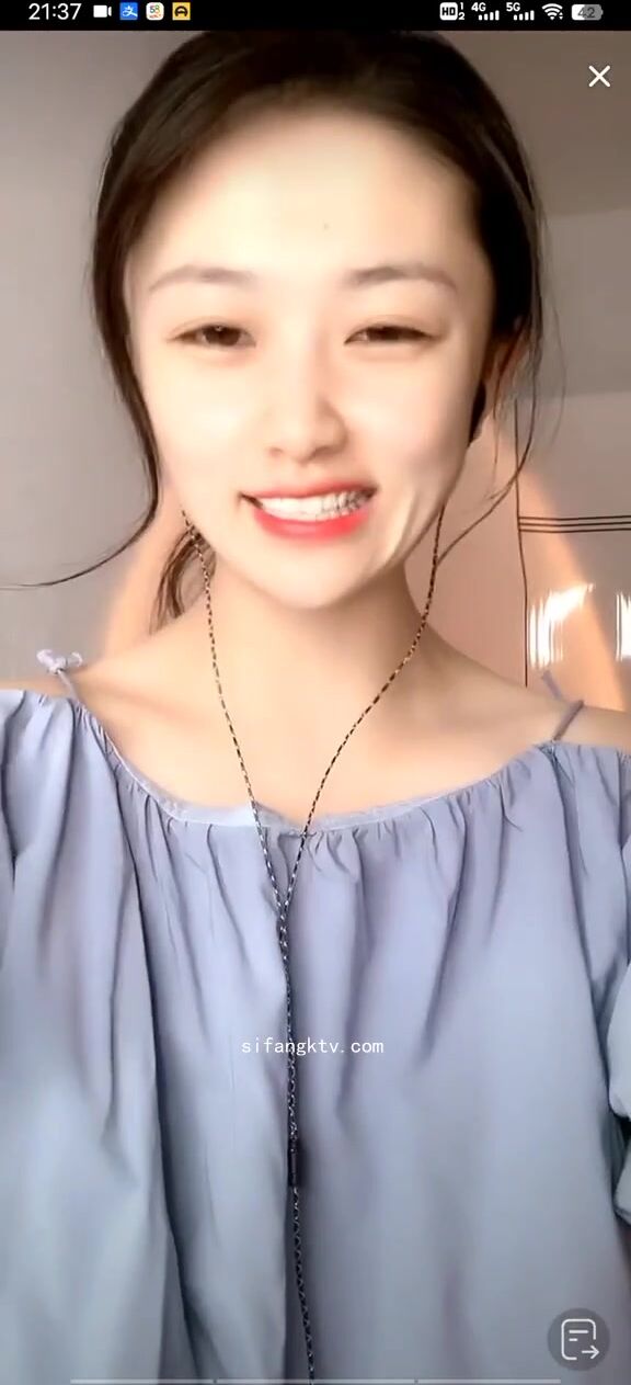 最新《瘋狂抖音》外篇之《抖音擦邊4》顏值主播各顯神通 閃現走光 刷邊瘋狂作死 扣逼漏奶 (254)