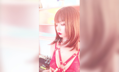 極品Cos爆機少女【喵小吉】新作《小吉的微醺時刻》黑絲迷情 美乳粉穴 超清4K (1)