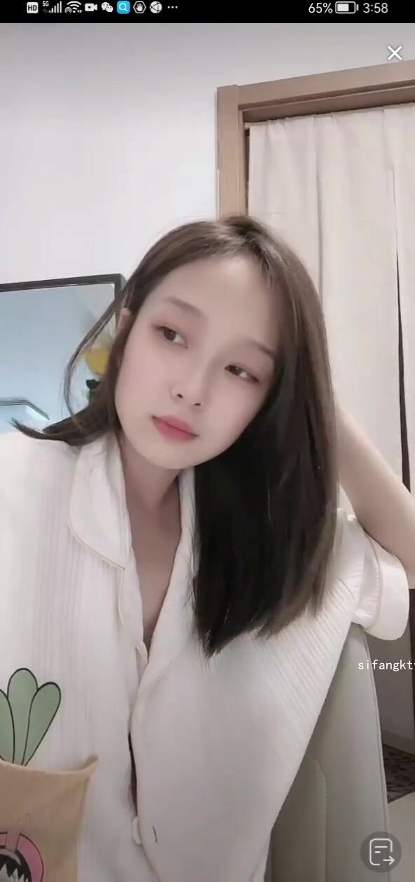 最新《瘋狂抖音》外篇之《抖音擦邊4》顏值主播各顯神通 閃現走光 刷邊瘋狂作死 扣逼漏奶 (120)