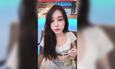 最新《瘋狂抖音》外篇之《抖音擦邊4》顏值主播各顯神通 閃現走光 刷邊瘋狂作死 扣逼漏奶 (245)