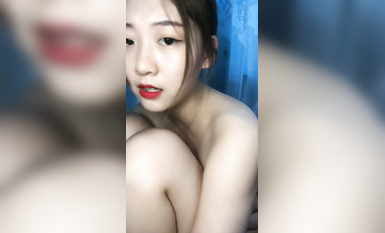 顏值小妹下海直播首秀，全程露臉清純粉嫩乖巧可愛，聽狼友指揮脫光了互動撩騷，揉奶玩逼掰開給狼友看真嫩啊