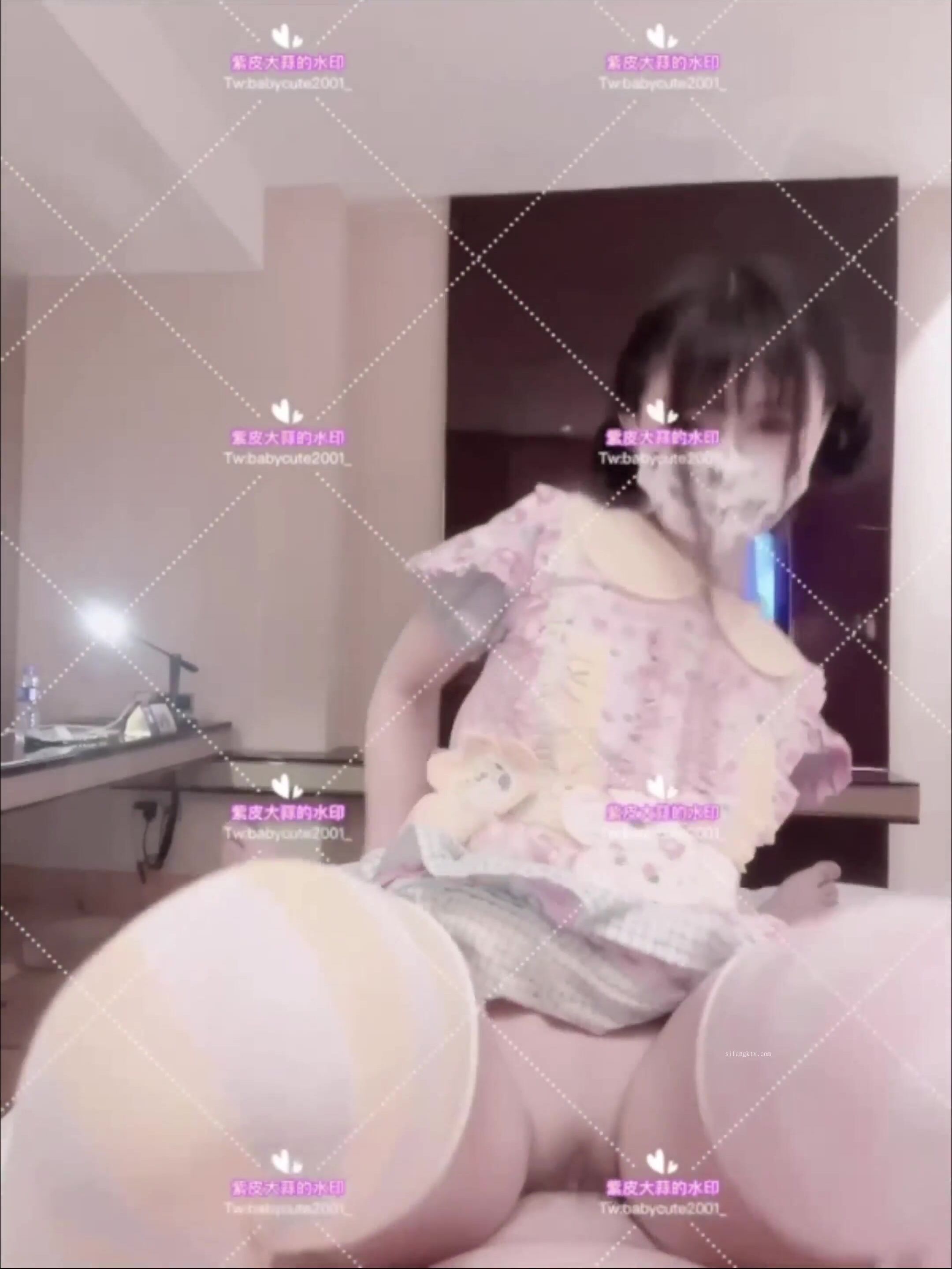 推特15萬粉絲 反差蘿莉博主『Nini』最新付費專享 極品JK超誘惑 美乳嫩穴 高清 (4)